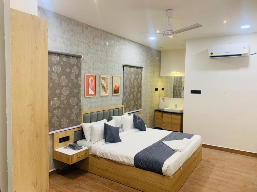 Satyabhama Inn Pathara Buitenkant foto